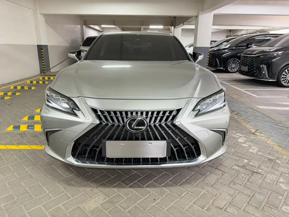 Lexus ES 300 H 2025 Hybrid