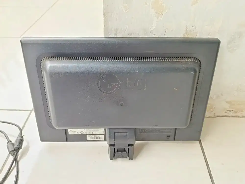 Jual cepat layar komputer bekas merk LG