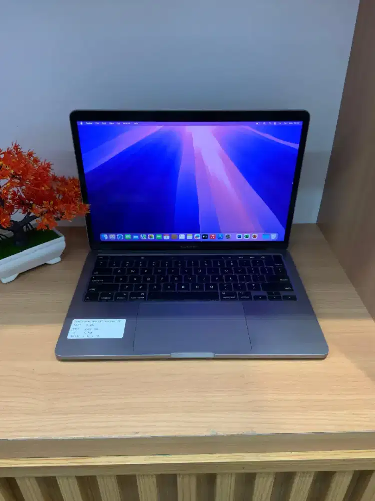 Macbook pro 2020 i5 8gb 256gb murmer