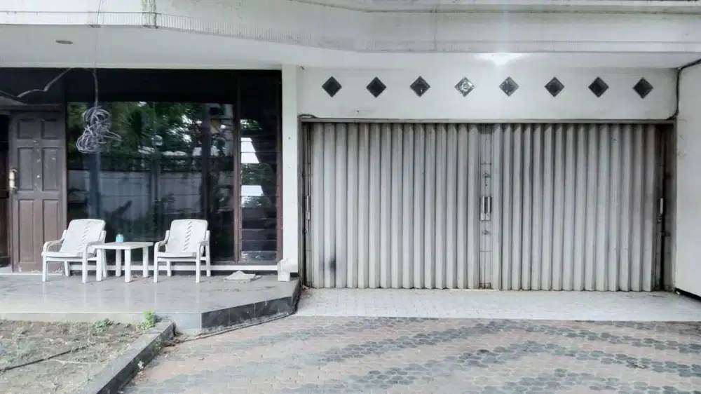 DISEWAKAN RUMAH RAYA DARMO PERMAI - SEMI FURNISHED - PERLU RENOV