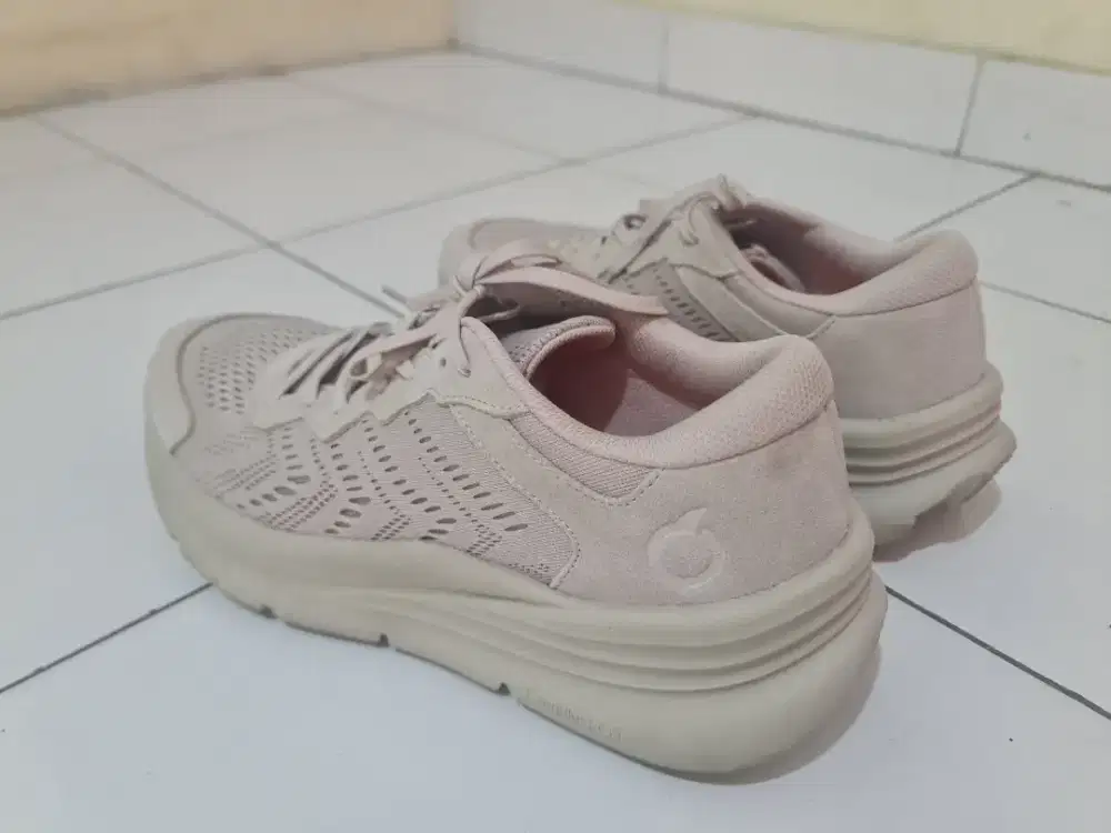 Sepatu Lari Ortuseight hyperblast encore SL Moon stone