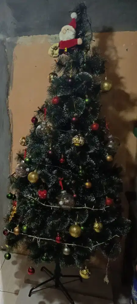 Pohon natal warna hijau