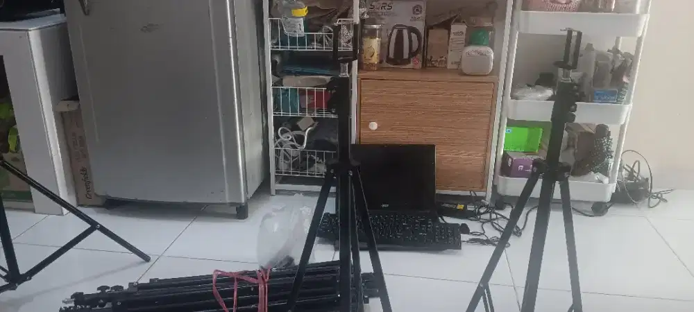 Tripod kamera dan lighting