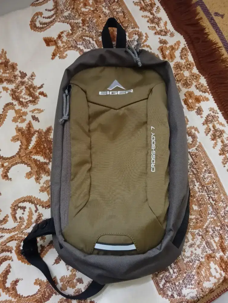 Eiger slingbag like new