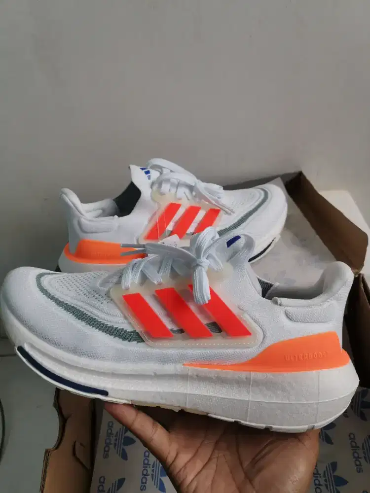 Sepatu Running ADIDAS ULTRABOOST size 42