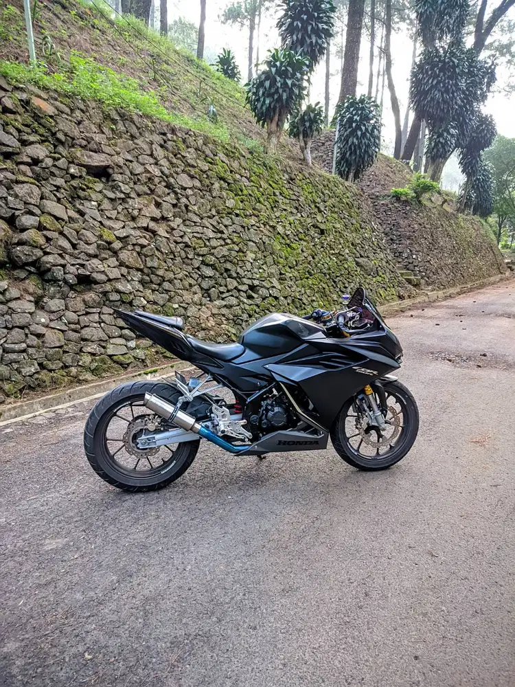 new cbr 150r type black