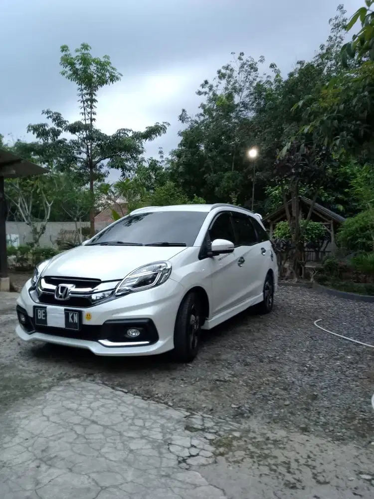 Honda Mobilio tipe RS