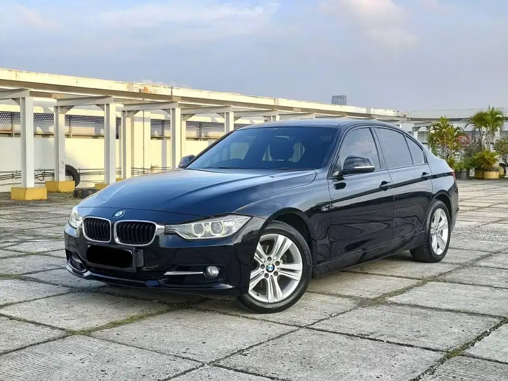 BMW 320i F30 Sport 2.0 AT 2014