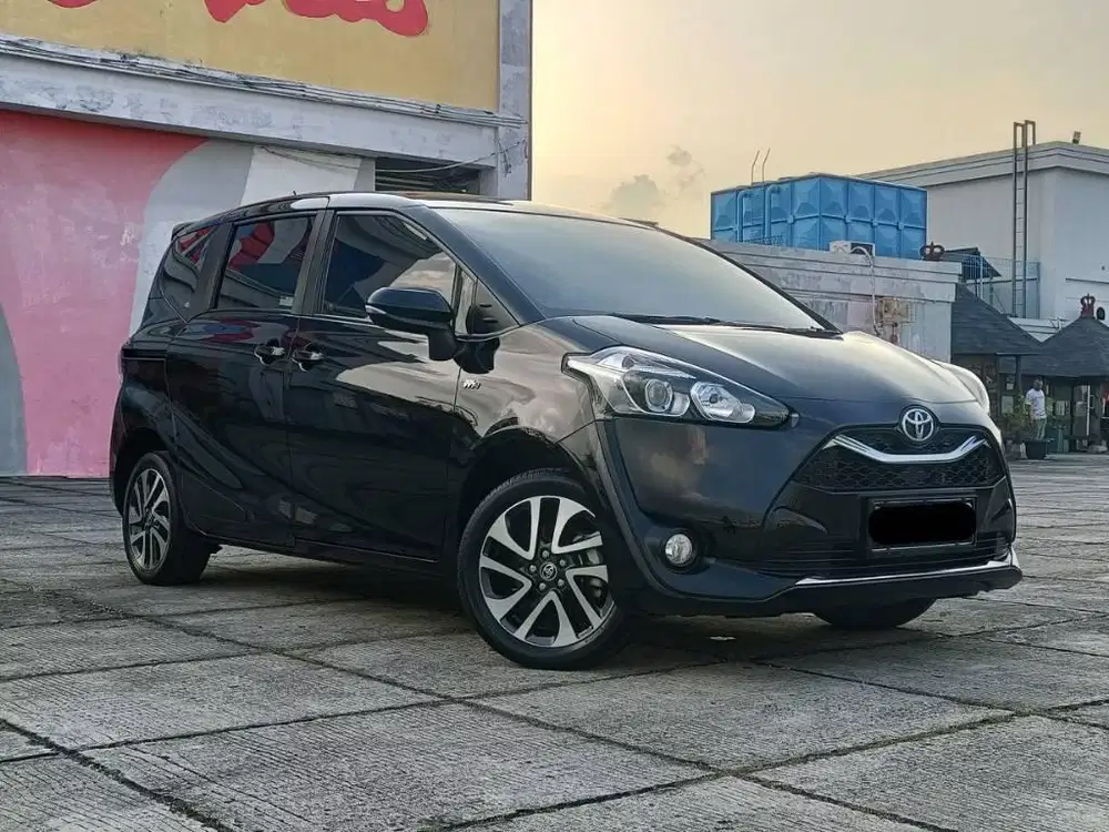 Toyota Sienta 1.5 V AT 2021