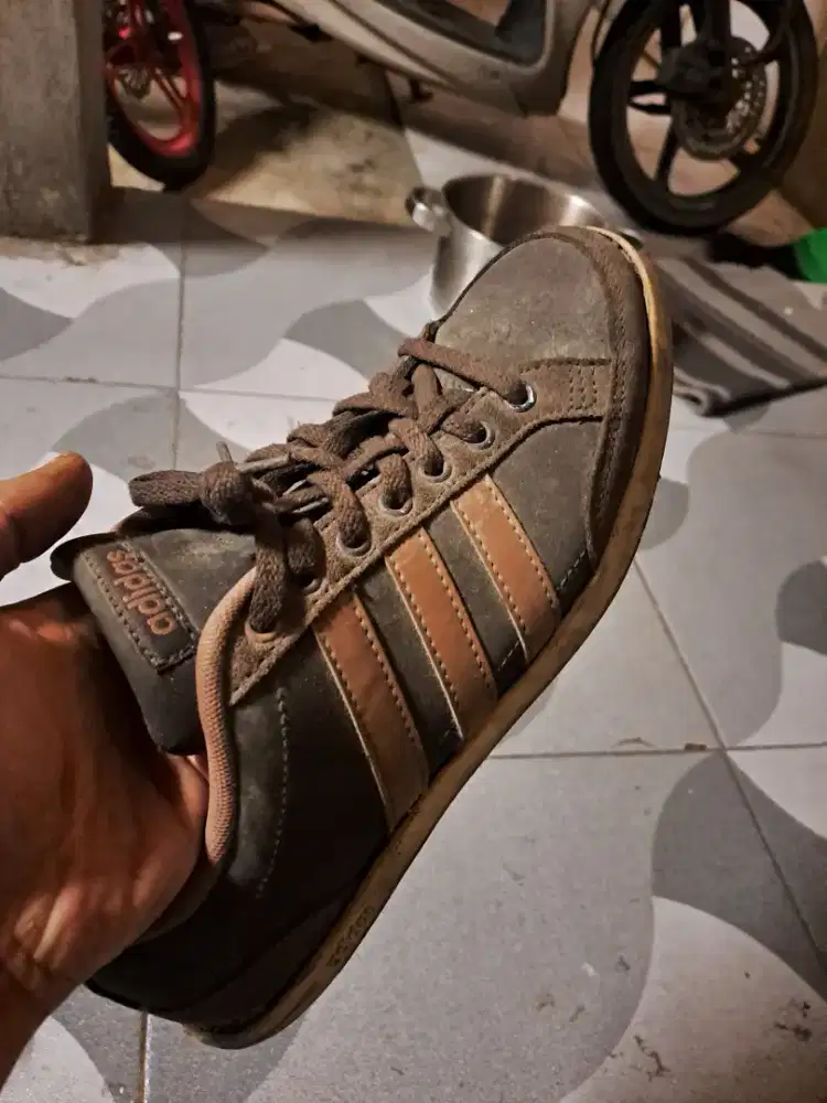 Sepatu adidas calfire