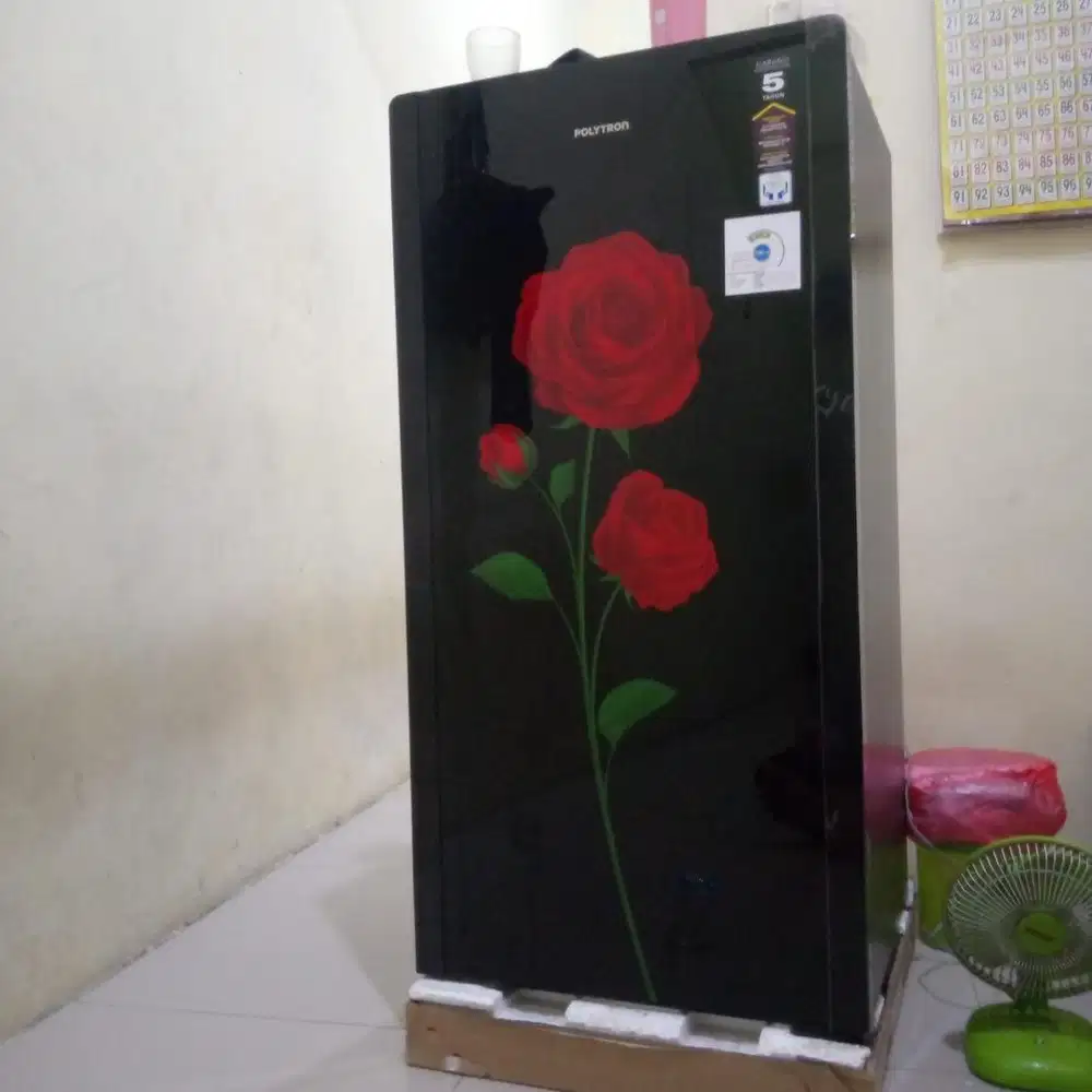 DIJUAL KULKAS BARU PAKE 4 BULAN. 1,4 nepis