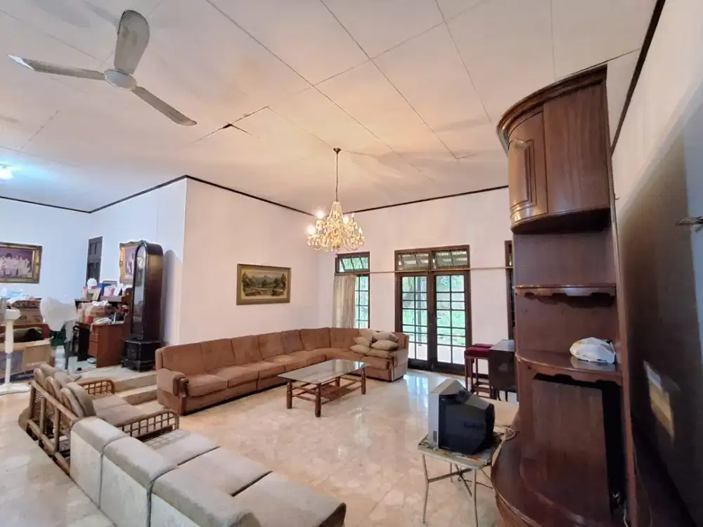 Rumah startegis Jarang Ada Dijual Jakarta Selatan, dekat mal Nusantara Semanggi, Gatot Subroto