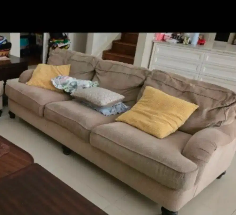 Sofa ashley Informa 3 baris dan 1 lemari TV klasik