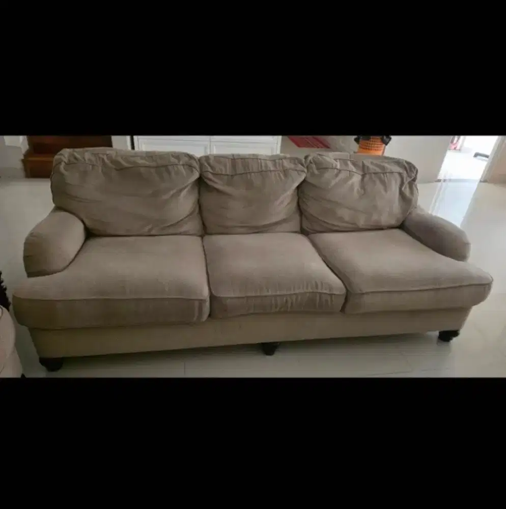 Sofa ashley Informa 3 baris dan 1 lemari TV klasik