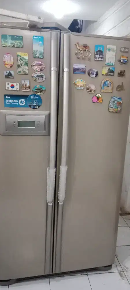 dijual kulkas bekas merek LG type side by side