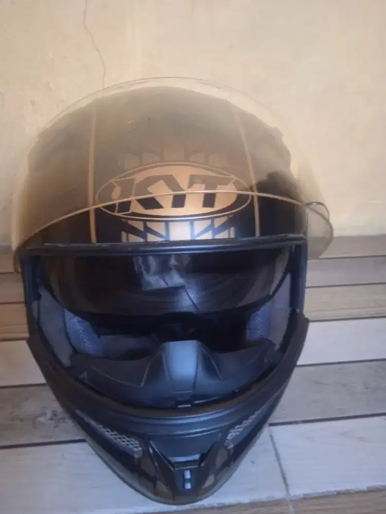 Helm KYT double visor
