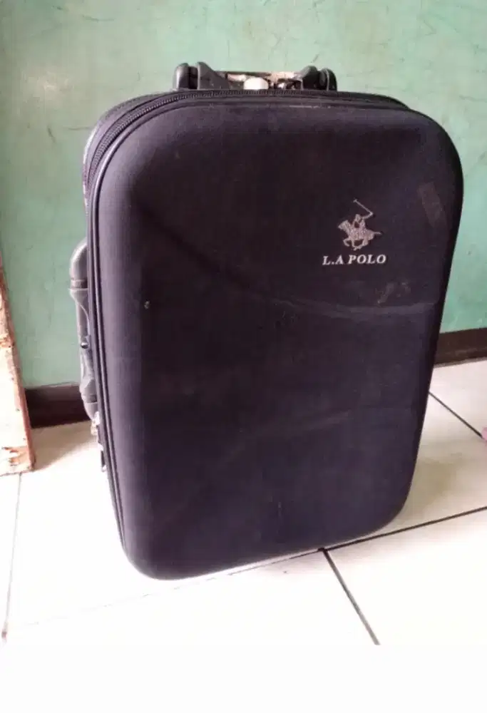 Tas koper roda warna hitam