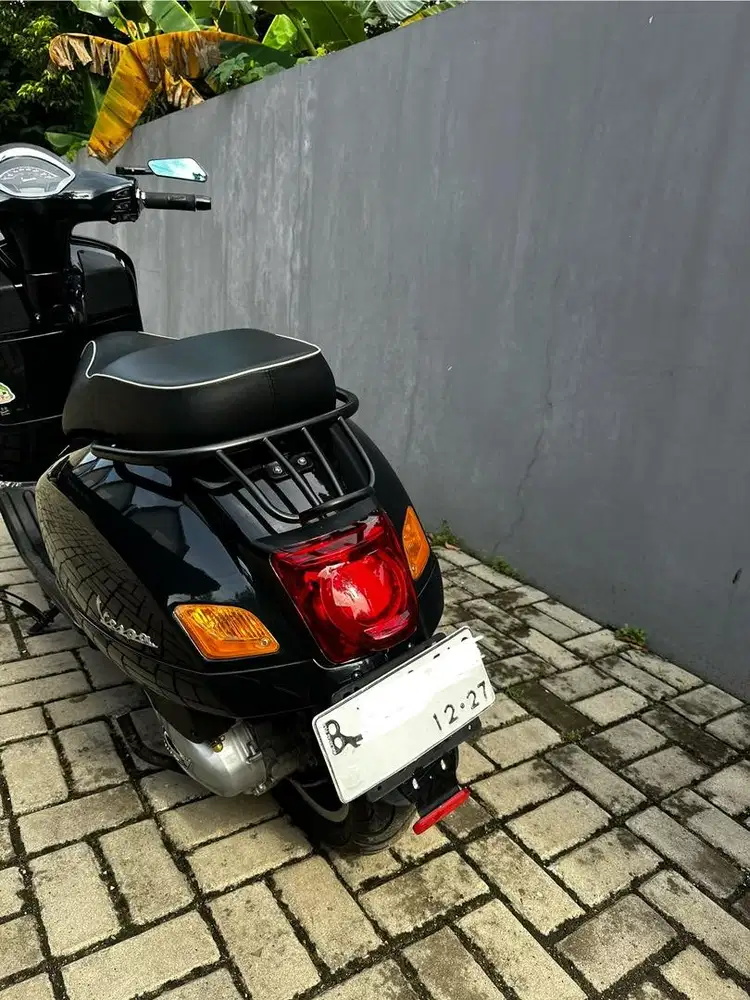 Vespa GTS150 2022 Black