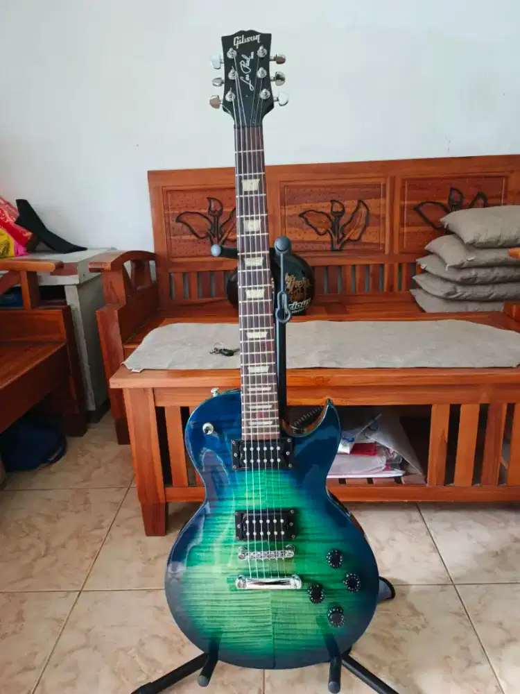 Gitar model les paul custom HQ