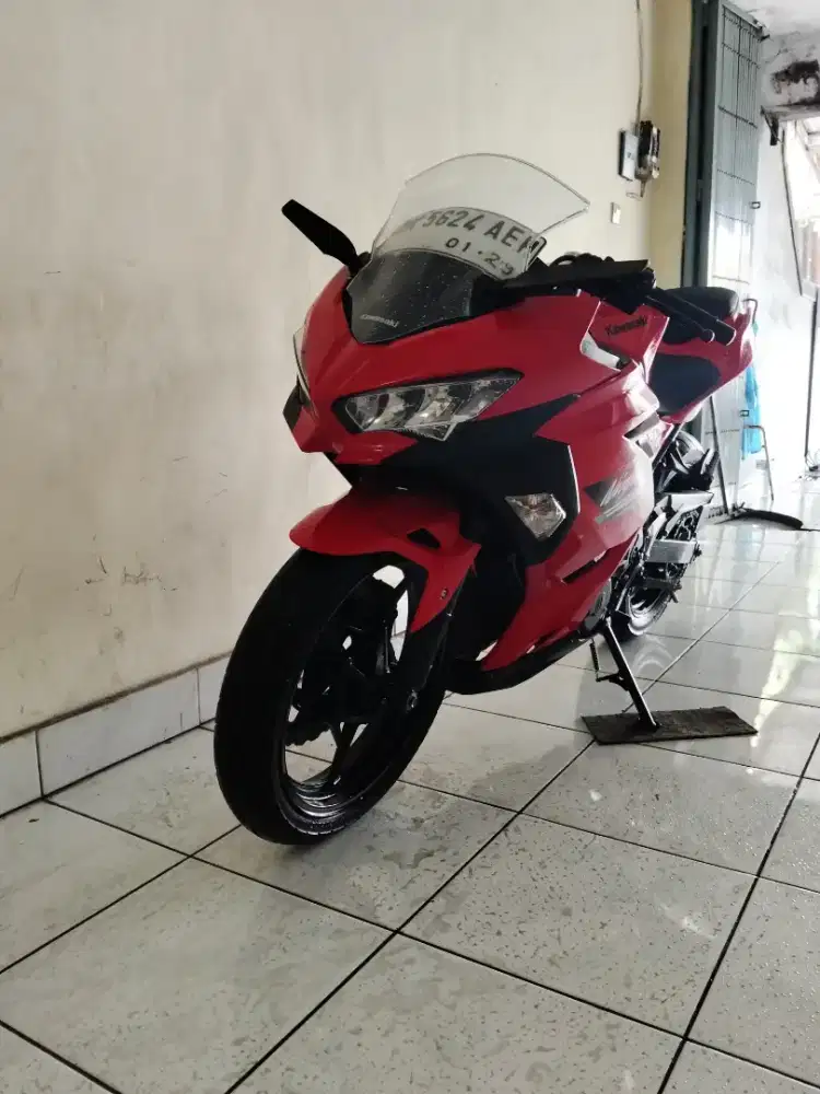 DP 8 JT/ BUNGA MENURUN 2% / KAWASAKI NINJA FI 250 TAHUN 2023