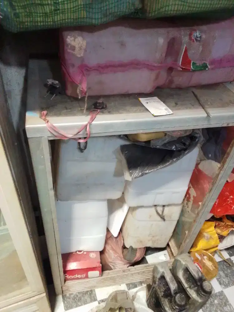 Etalase minus apa adanya