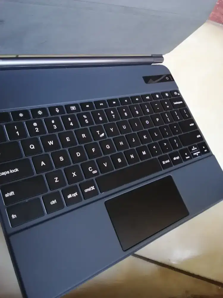 MILS Floating Magic Keyboard fo Ipad 12.9 inci