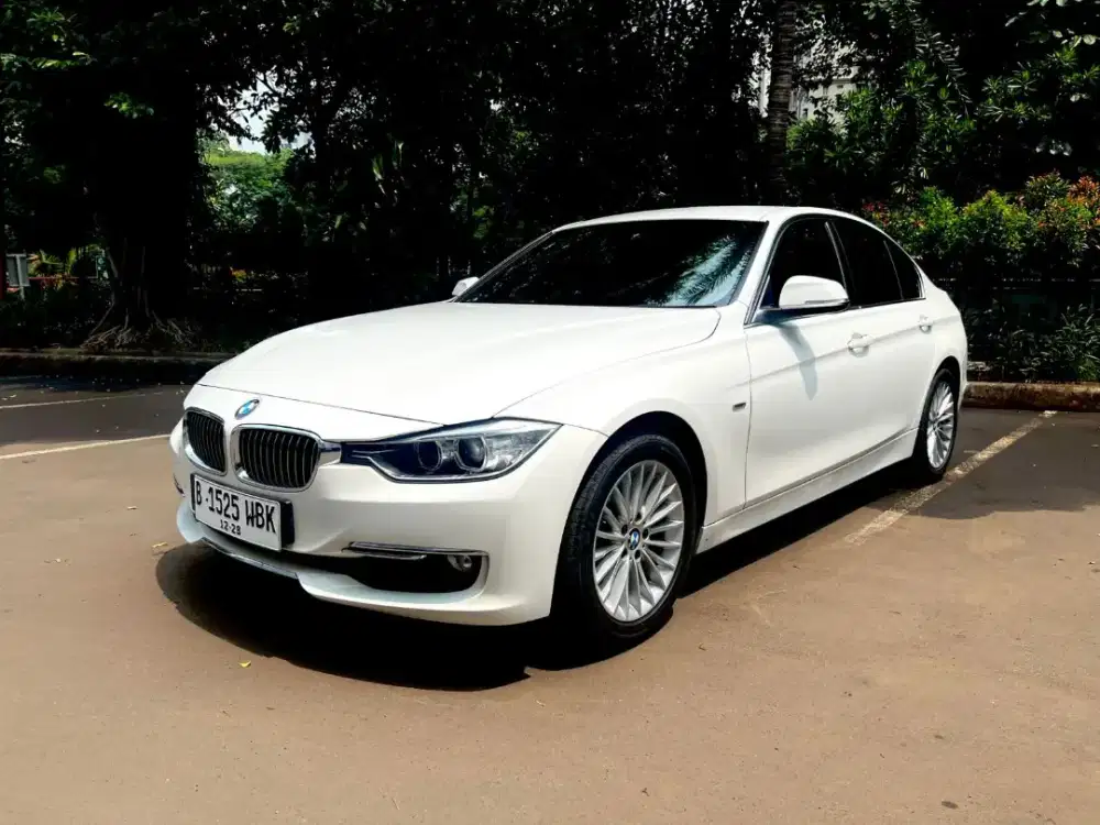 BMW 320i Luxury F30 2015
