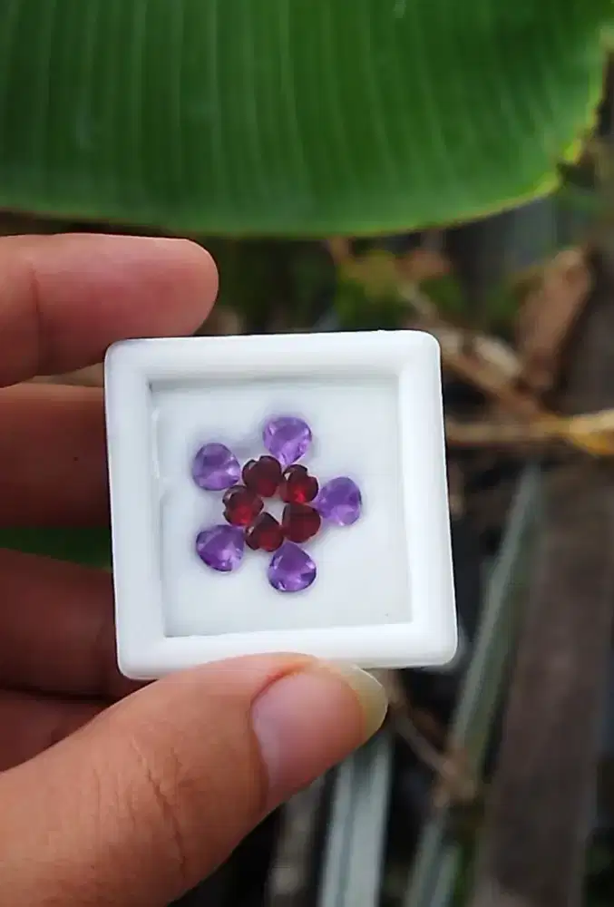 Permata garnet dan Amethyst
