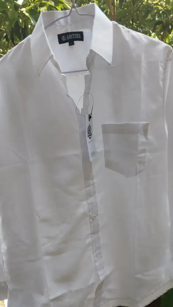 Kemeja putih lengan panjang ukuran L