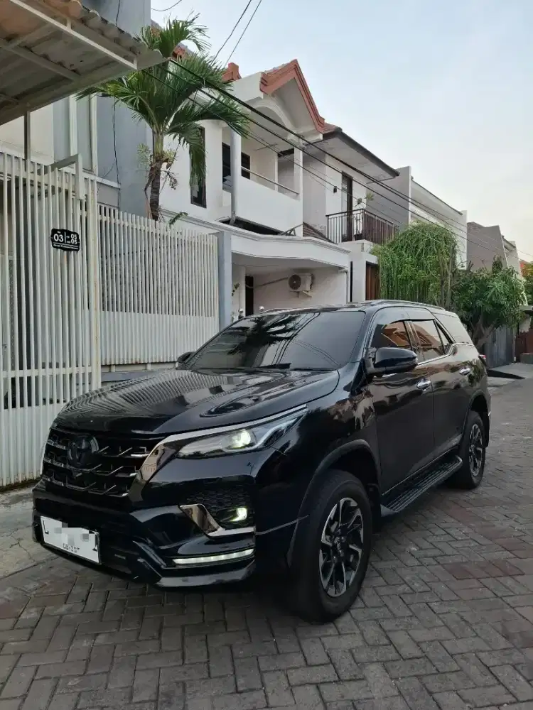 Fortuner VRZ 2.8 GR Sport 2022 AT Matic Diesel Hitam Solar 1GD TRD