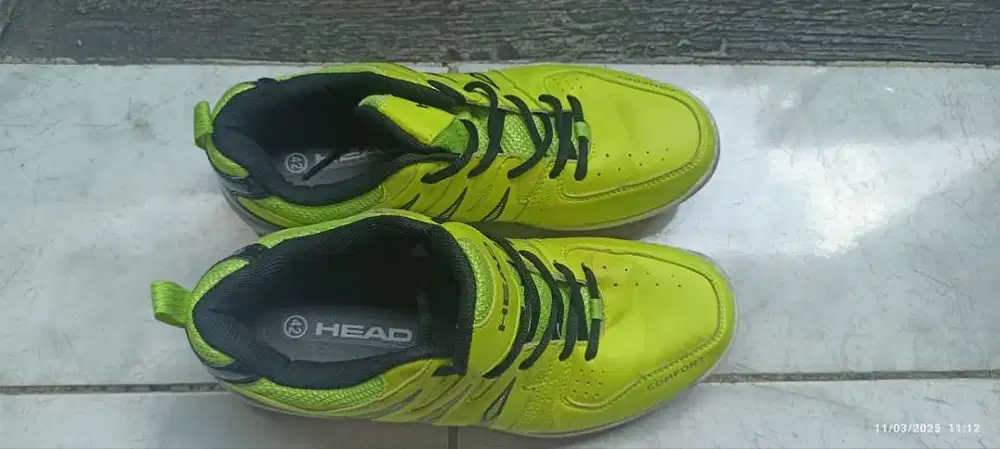 Sepatu Badminton Size 42 Original