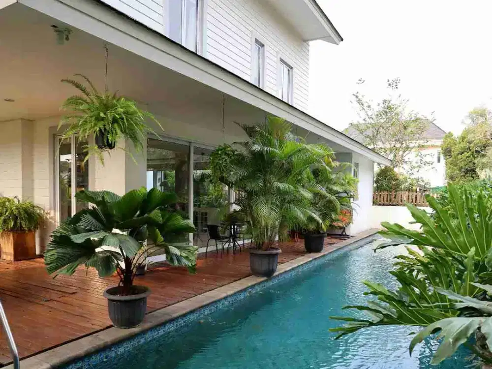 Rumah Mewah Taman Golf Lippo Karawaci, lokasi premium di Lippo central Karawaci, full furnish dan siap huni