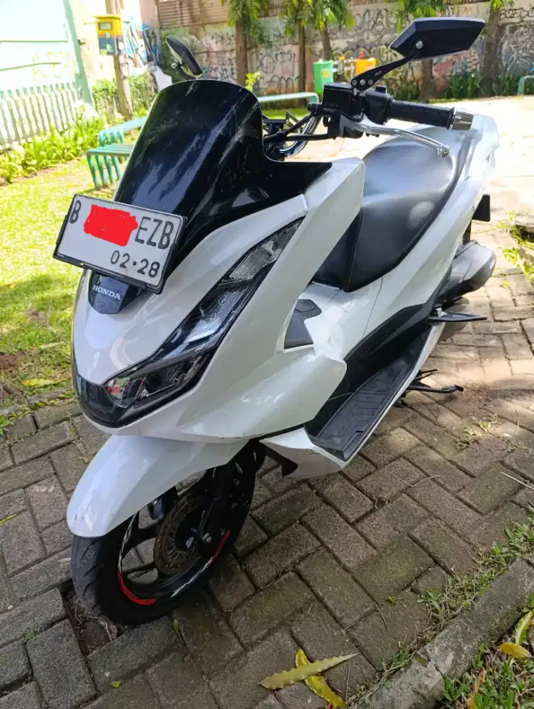 Dijual Honda PCX 2023 Putih Tangan Pertama