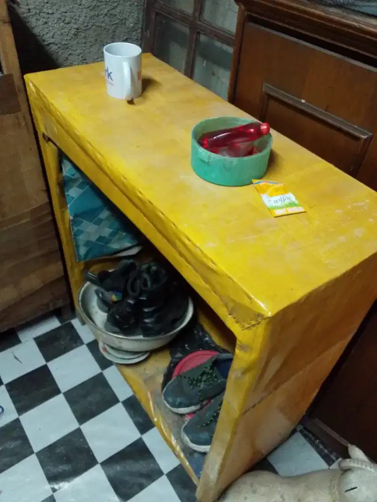 Lemari buat simpan apa aja