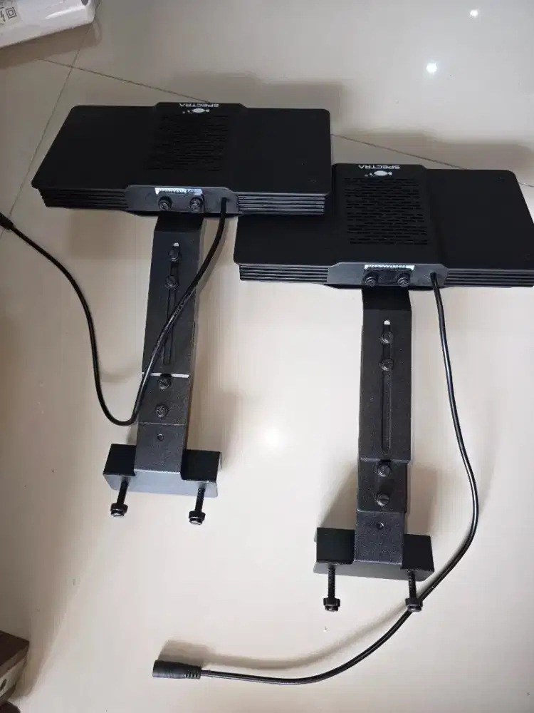 Lampu Spectra V3 ada 2 pcs untuk aquarium laut