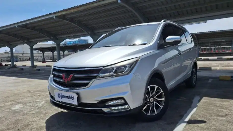DP Rendah  7JT - Wuling Cortez 1.8 L Lux Plus Bensin-AT 2018 Silver