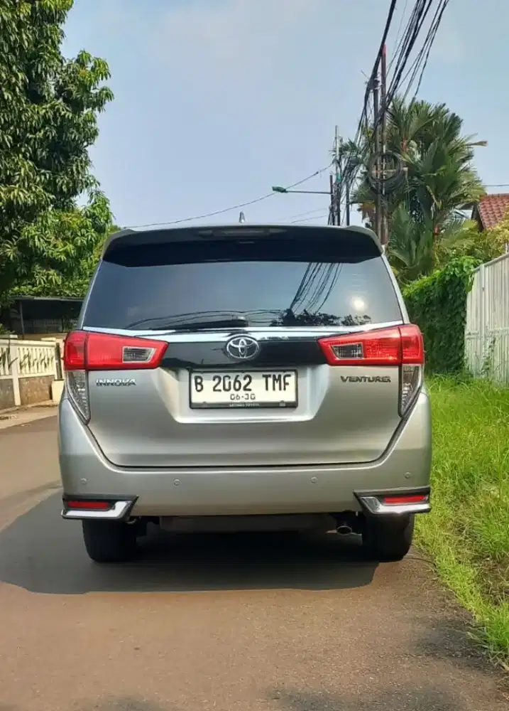 TOYOTA VENTURER BENSIN 2017