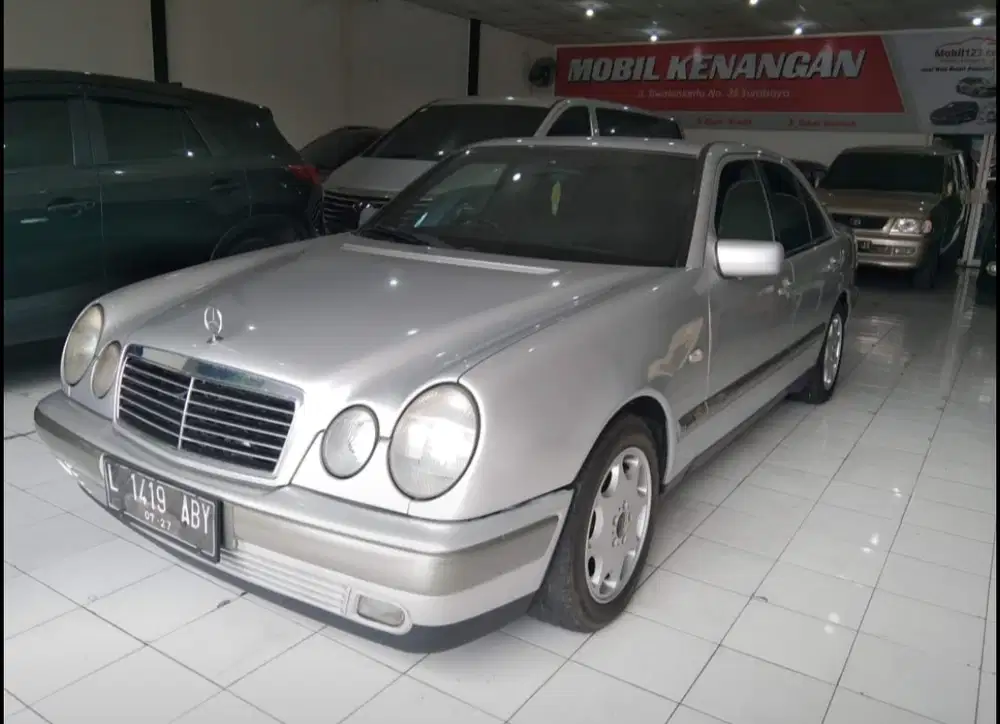 Mercedes Benz E230 MT 1996 Silver #sedan #jualbelimobil #mobilmurah