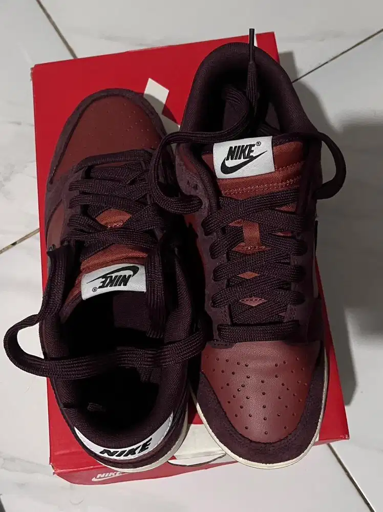 jual sepatu nike dunk low retro se (1.500) nego tipis beli baru 1.900