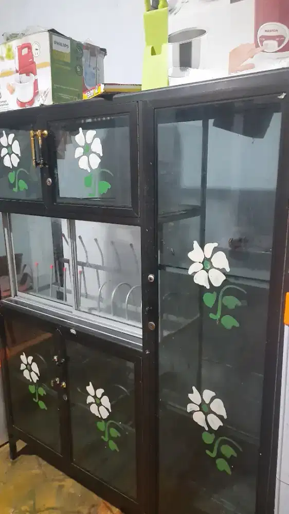 Jual lemari kaca piring