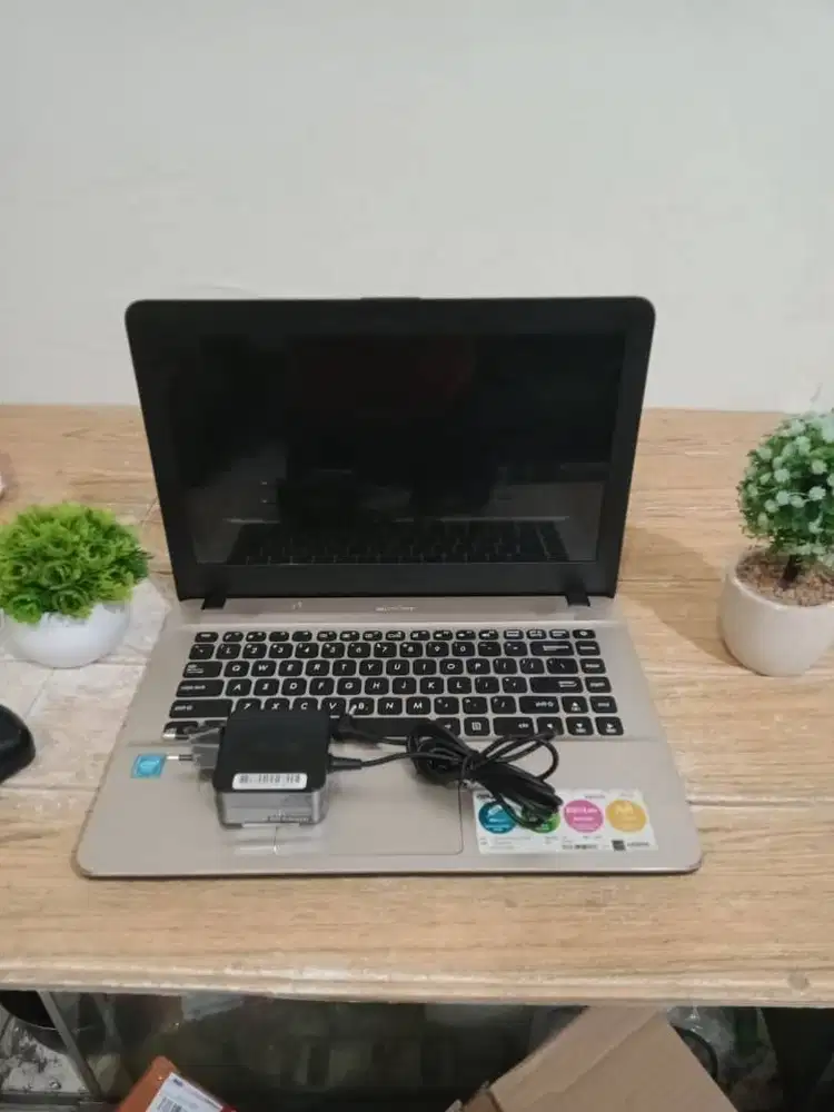 Laptop Bekas ASUS Celeron N3350. HDD 500GB. Harga Cuma 1.2 Juta!