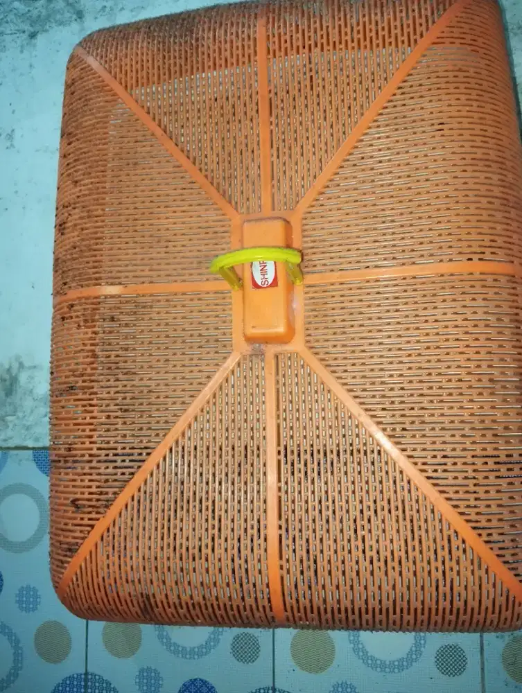 Tudung saji besar dan tebal