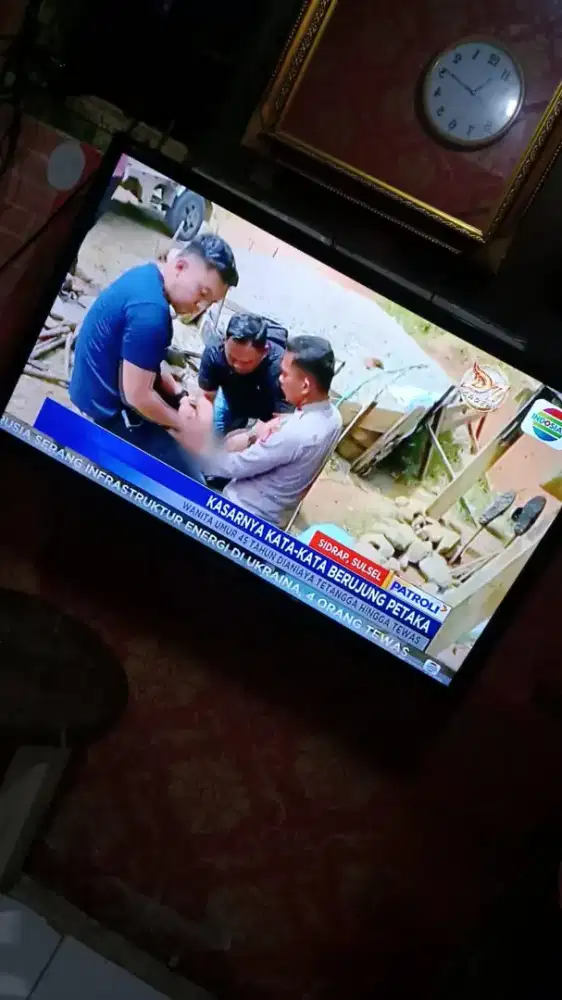 Tivi led polytron 32in analog msh bagus