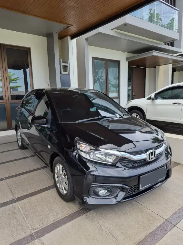 Honda Brio Satya E CVT 2022 Warna Hitam KM Rendah