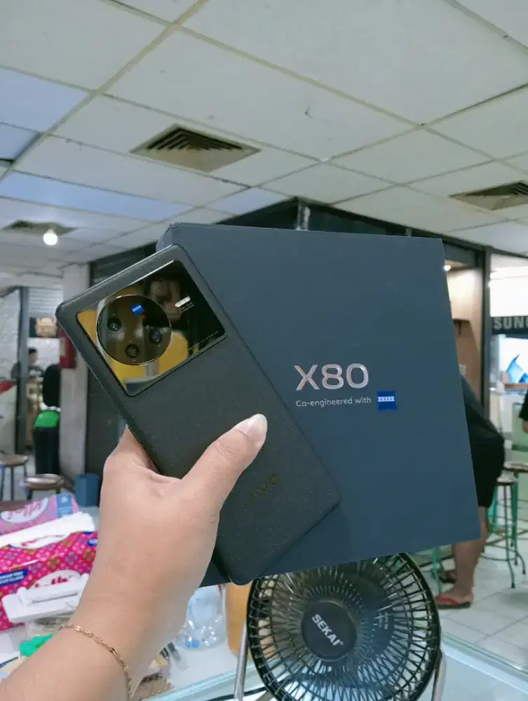 vivo x80 12/256 secen like new