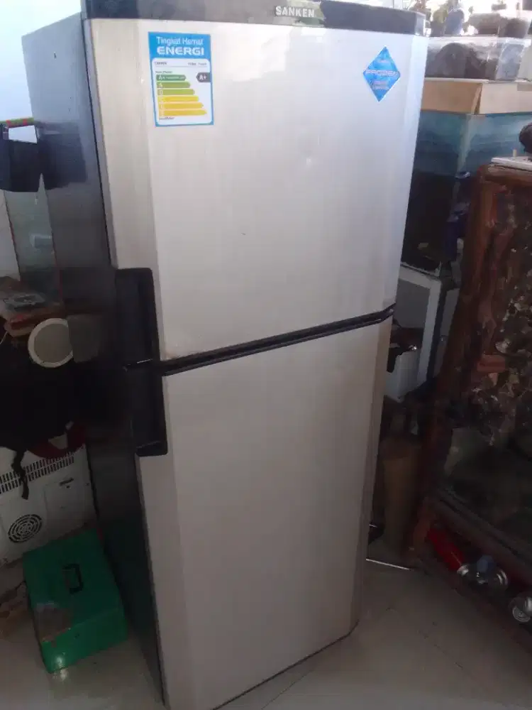 Kulkas Sanken normal dingin Joss berfungsi dengan baik