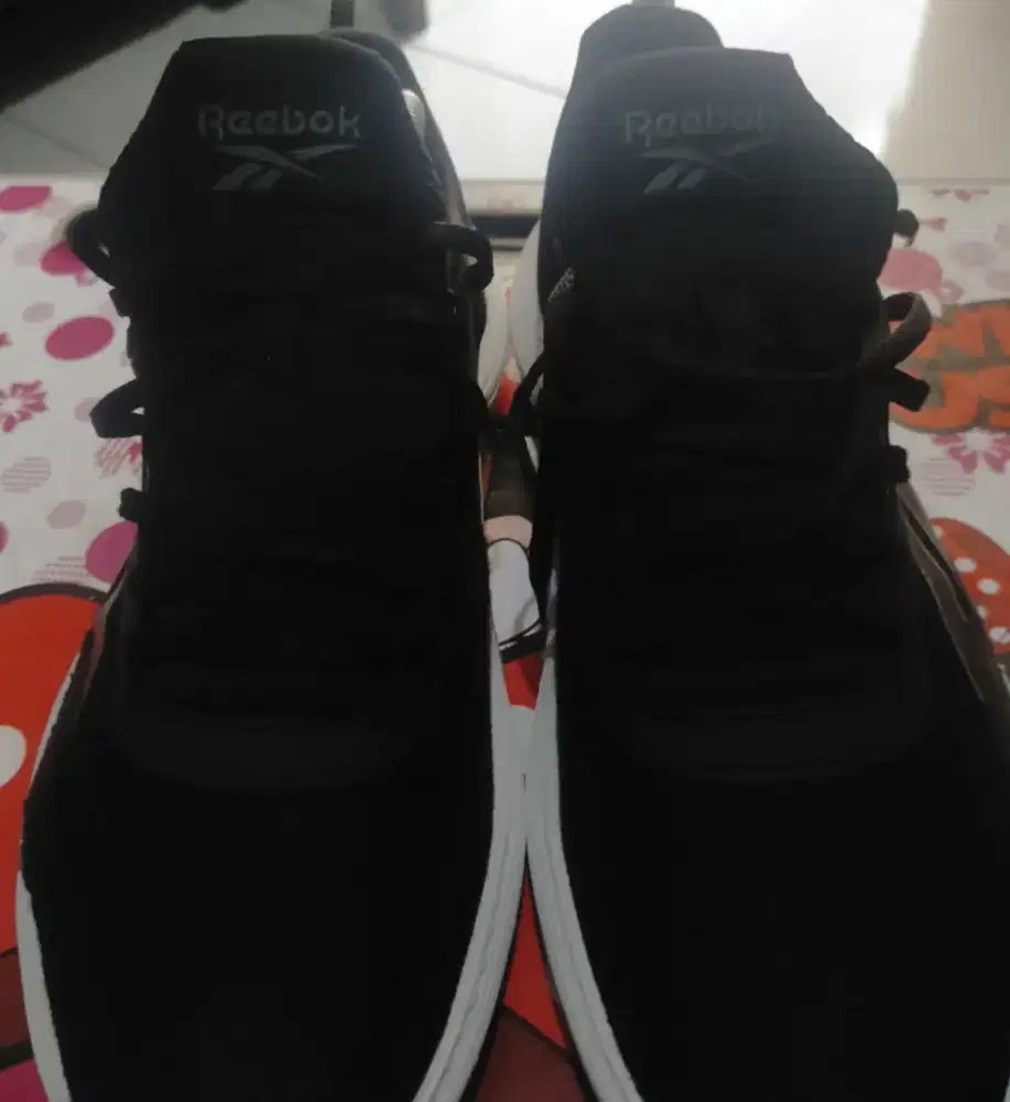 Sepatu running Reebok