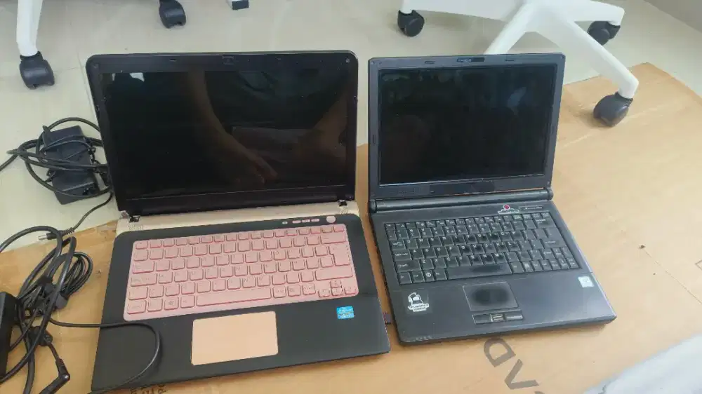 Dijual 2 Laptop lengkap, Kondisi masih Ok, Bisa Nego