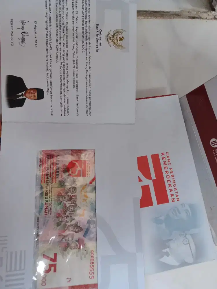 Koleksi souvenir 75.000 vip