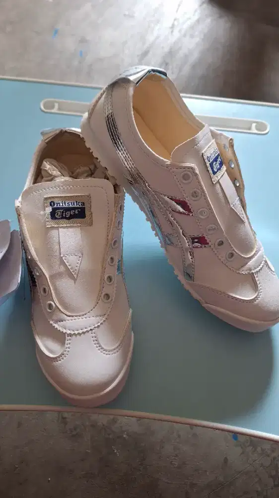 SEPATU ONIT SUKA SLIP ON